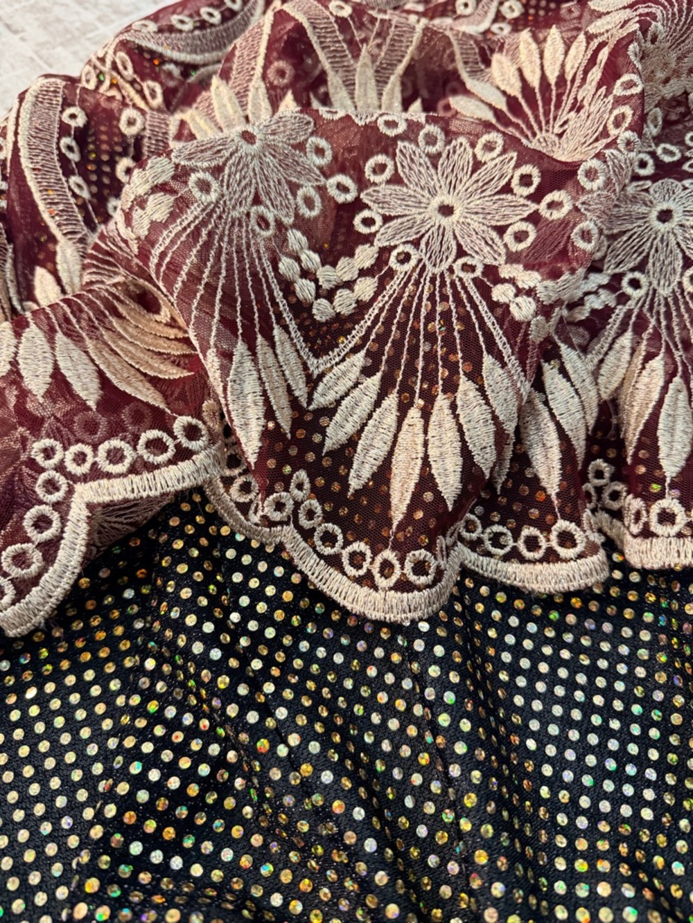✨ Vintage Sung USA Burgundy Gold Metallic Lace Gown – Size M – Made in USA ✨ - Picture 8 of 16